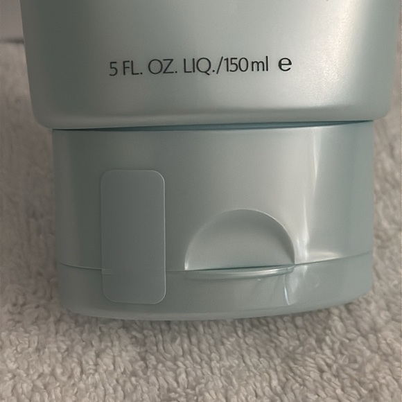 Estee Lauder Perfectly Clean Multi-Action Mask - Blue - Picture 2 of 5